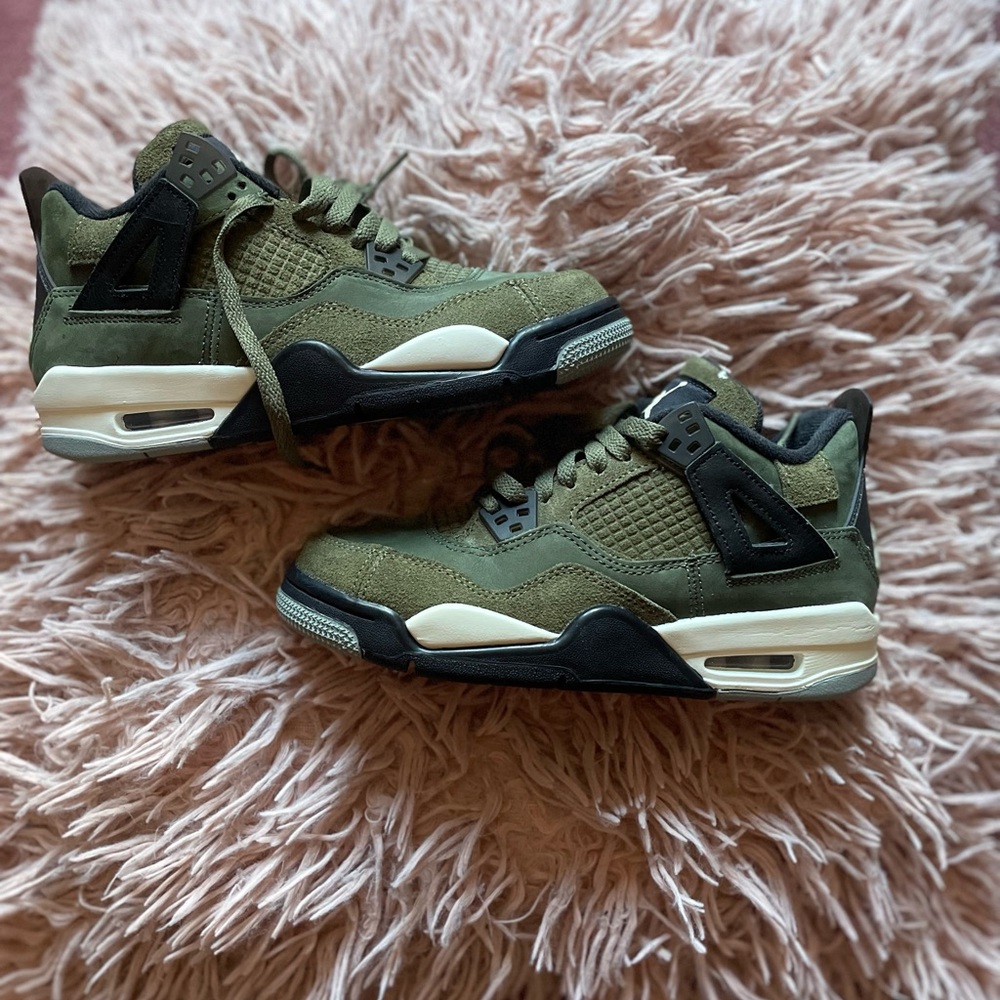 Brand new Jordan 4’s never worn to small🔥🔥🔥🔥